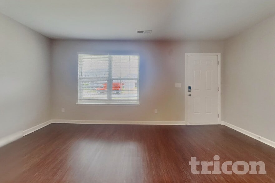 Building Photo - 1505 Hamilton Hills Dr