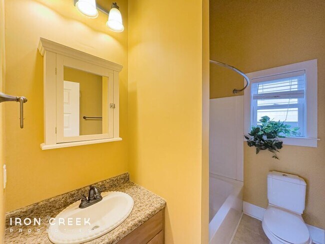 Building Photo - 90 Rumbough Pl