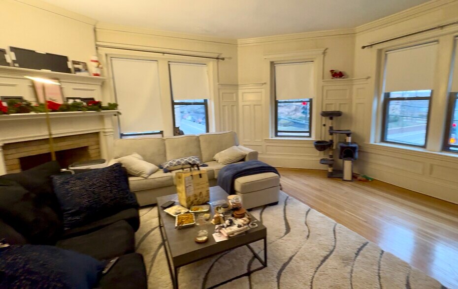 Building Photo - 97 Saint Paul St