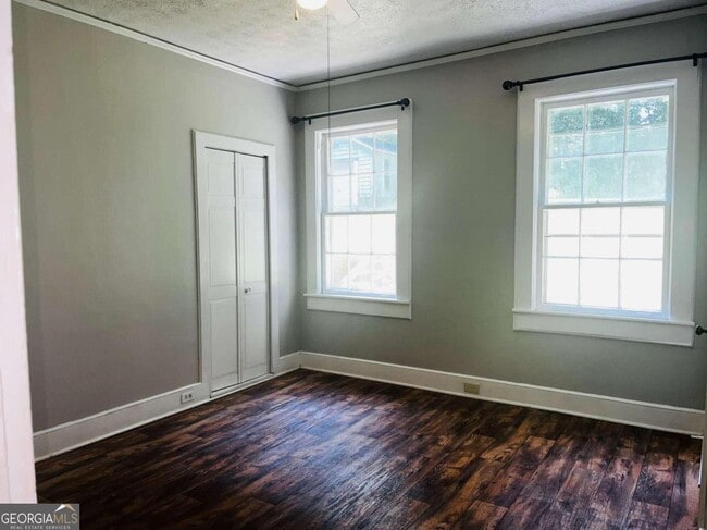 Building Photo - 507 Sylvan Dr