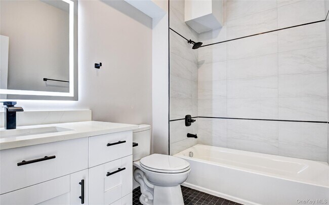 Building Photo - 292 Main St