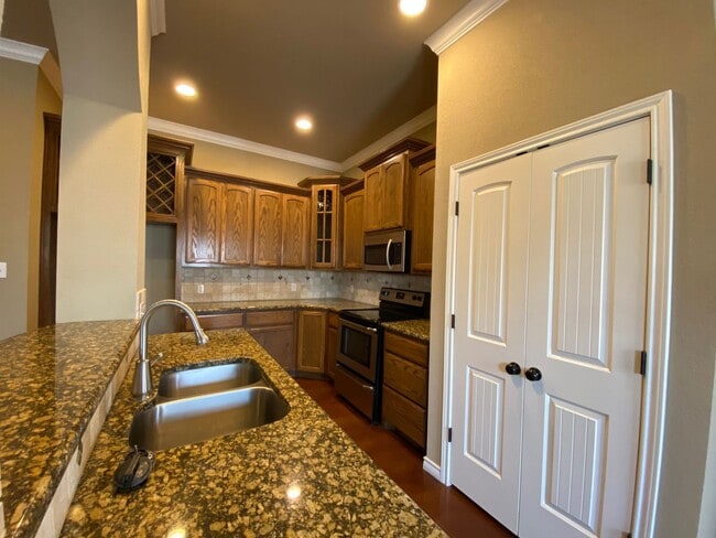 Building Photo - 3032 Silver Saddle Dr