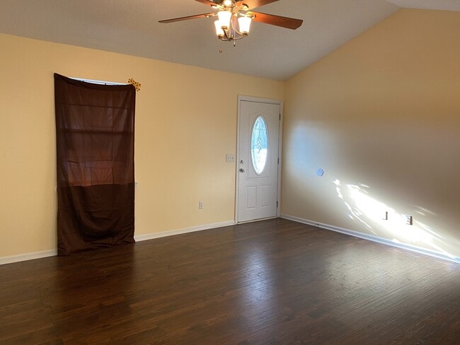 Building Photo - 15 Patricia Ln