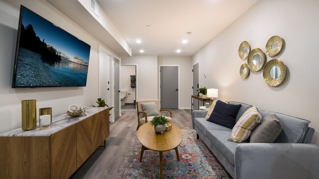 Interior Photo - 4415 Chestnut