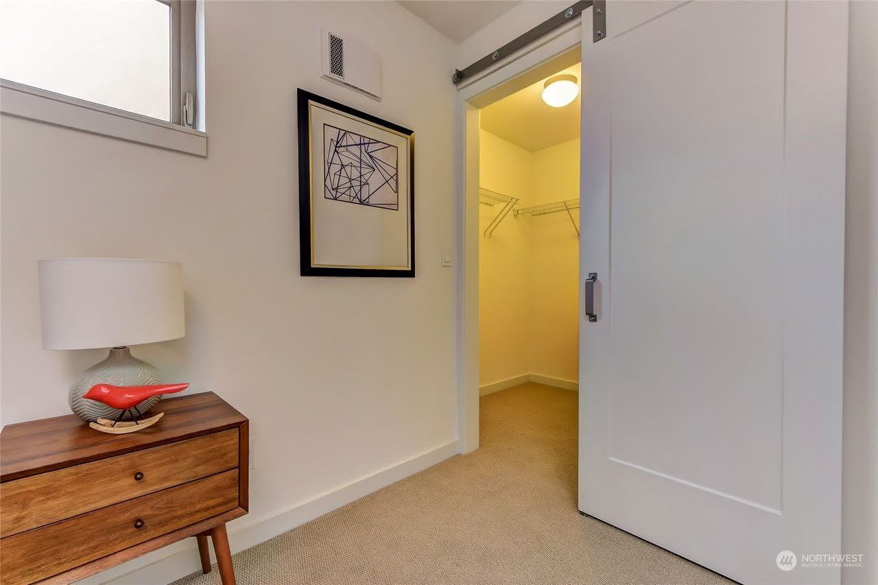 Building Photo - 1908 24th Ave S