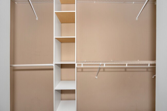 Building Photo - 103 N W Sugar Bluff Ln