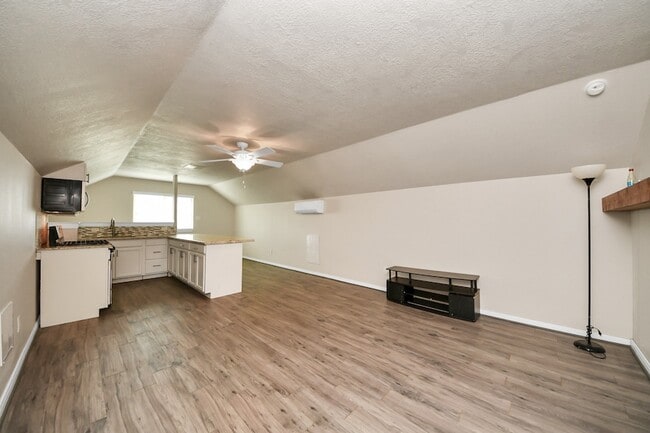 Building Photo - 2009 Amado Ln