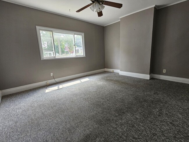 Building Photo - 2 bedroom 1 bath