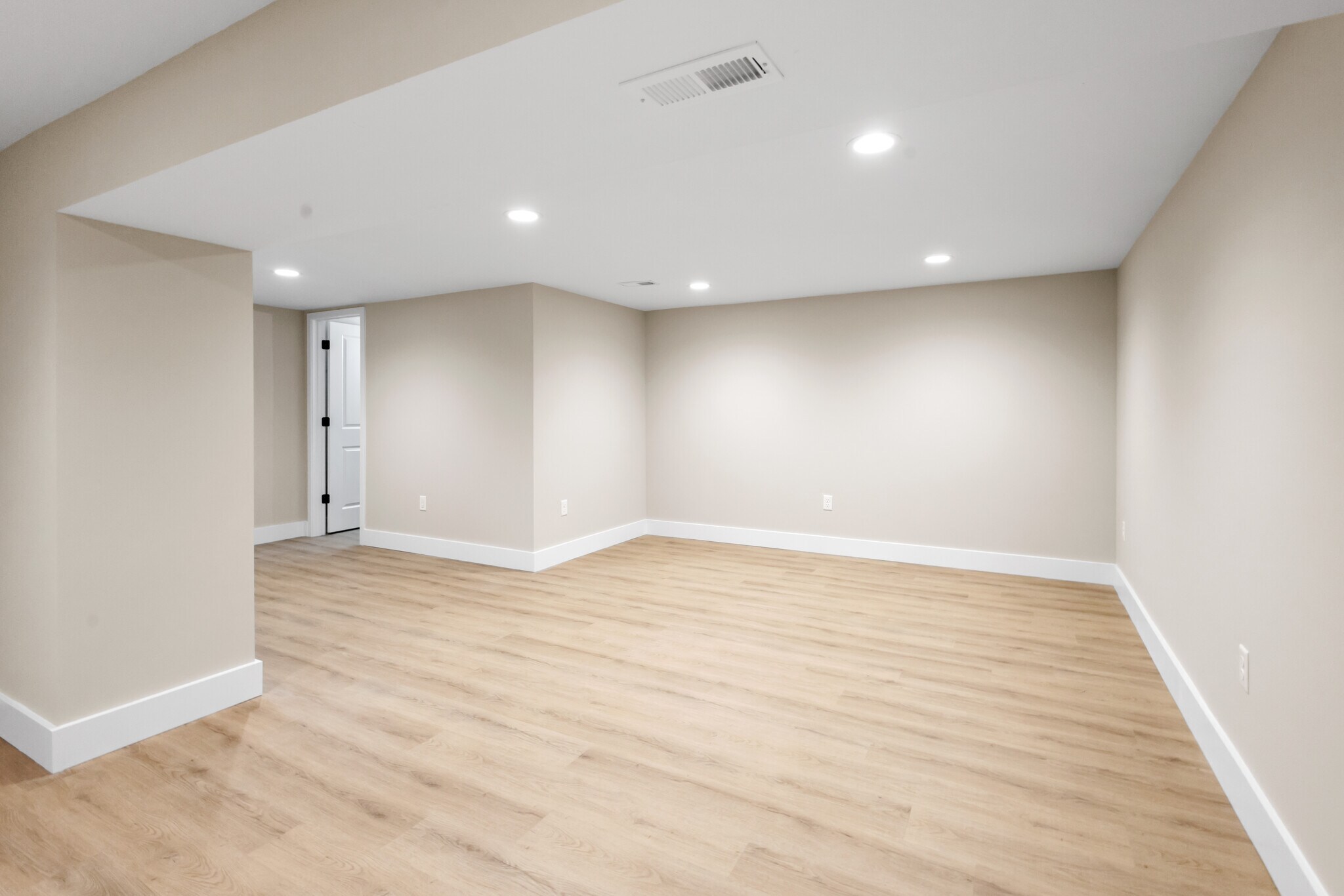 Building Photo - 2628 Linden Pl