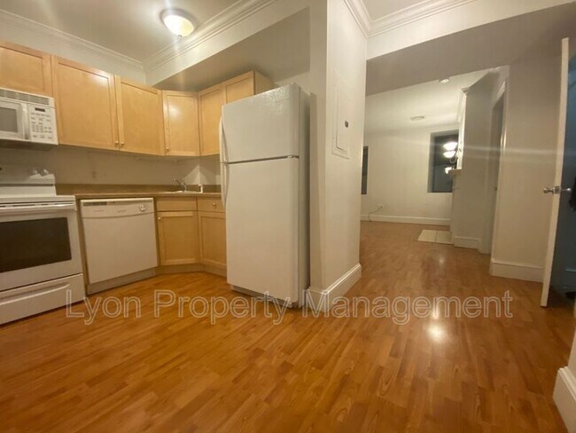 Building Photo - 426 Mt Hope St