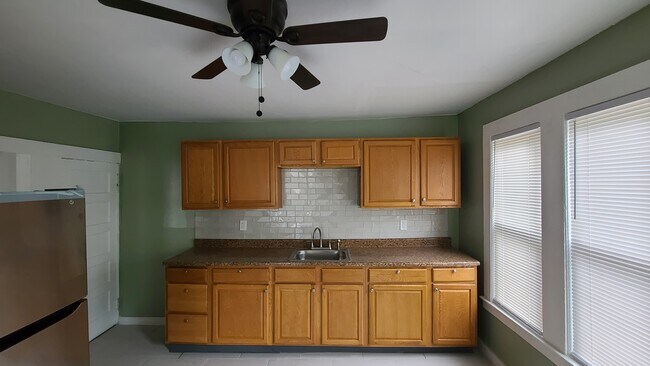 Building Photo - 197 Center St