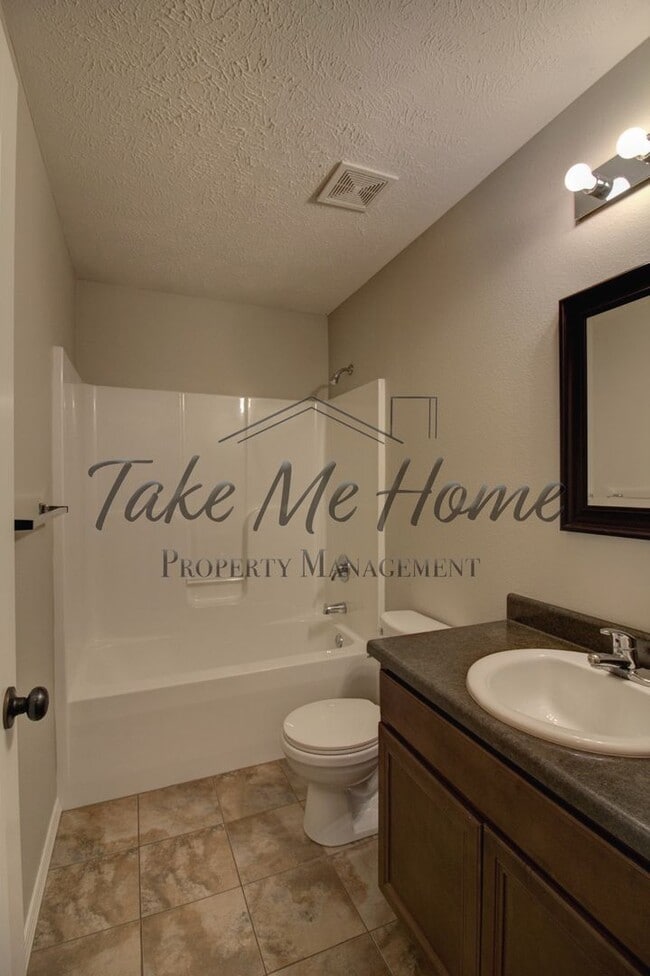 Building Photo - The Home You’ve Been Waiting For- 4 Bedrooms, 3-Car Garage, Great Location