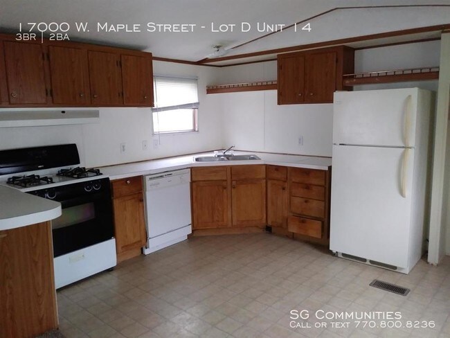 Building Photo - 17000 W Maple St