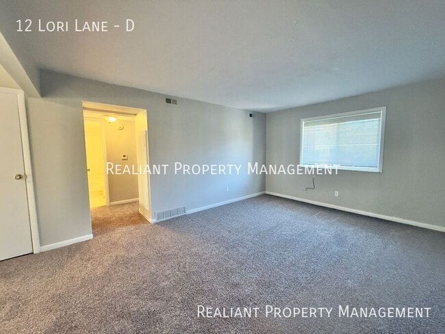 Building Photo - 12 Lori Ln