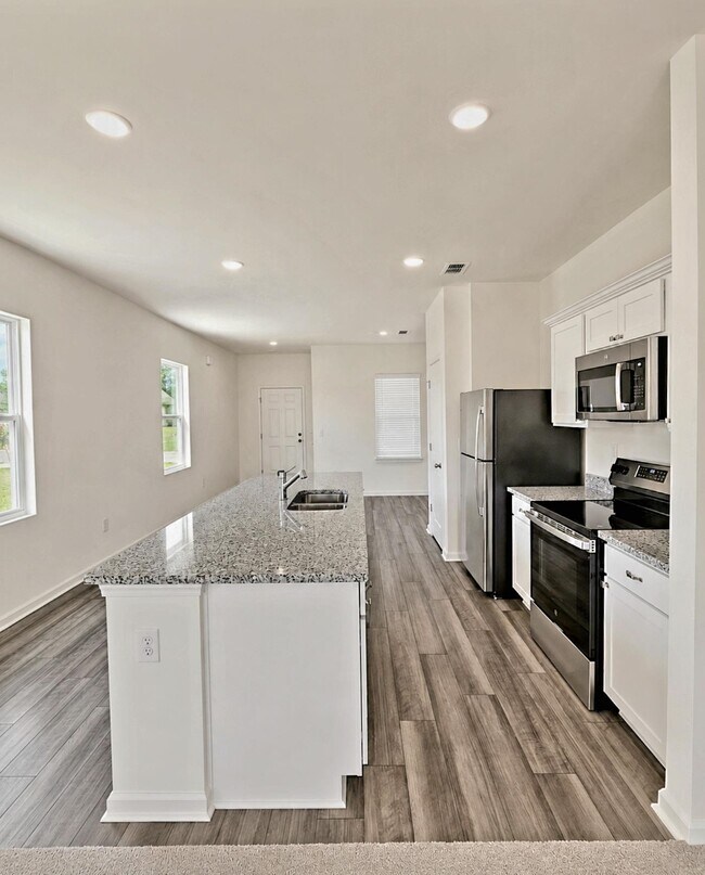 Building Photo - 423 Castillo Dr