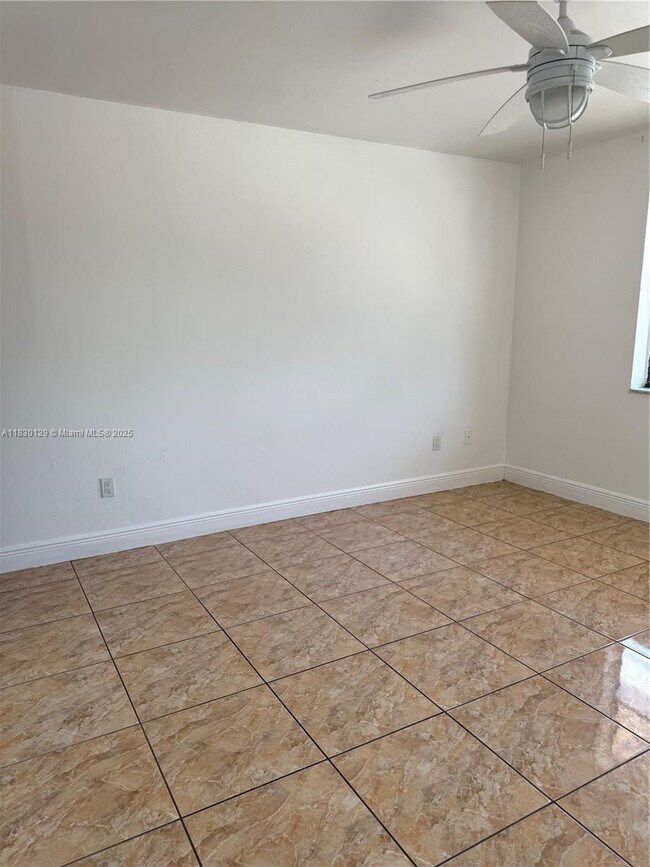 Building Photo - 2530 W 67th Pl