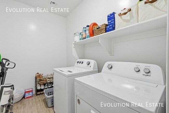 Building Photo - 5532 W Coplen Farms Rd