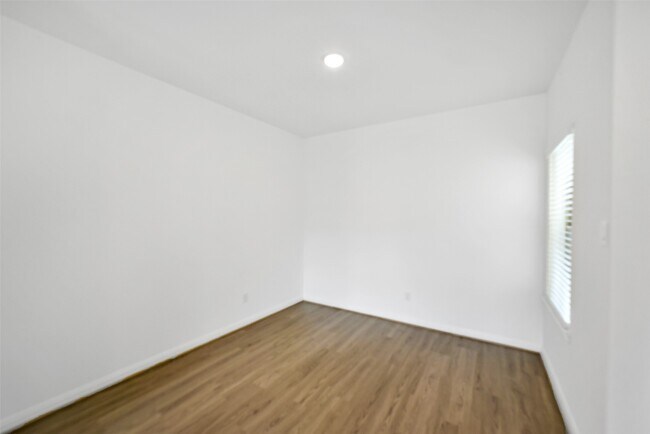 Building Photo - 13315 Campos Dr