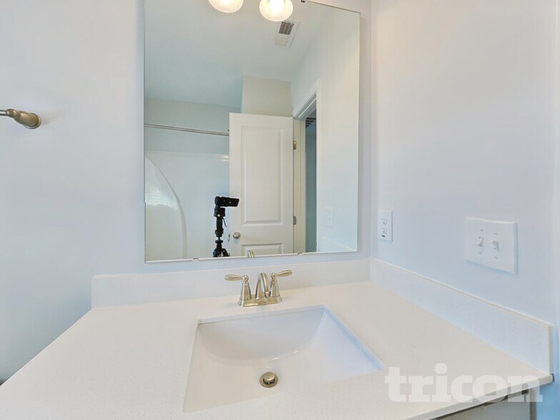 Building Photo - 258 Sturgeon St