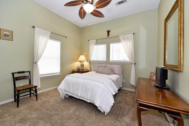 Building Photo - 226 Valmar