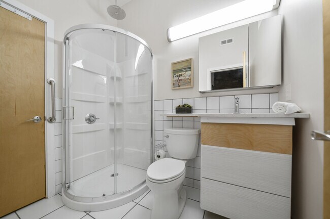 Building Photo - 122 W Elder St