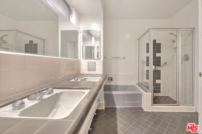 Building Photo - 4509 Don Miguel Dr