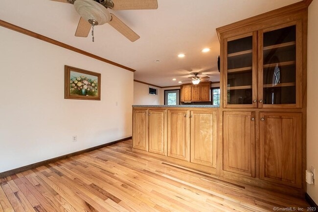 Building Photo - 131 Hemlock Dr