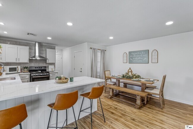 Building Photo - 111 Jennifer Ln