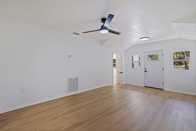 Building Photo - 2710 22nd Ave S