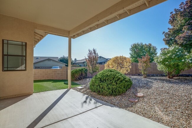 Building Photo - 3 Bedroom, 2 Bath Home in Prescott!