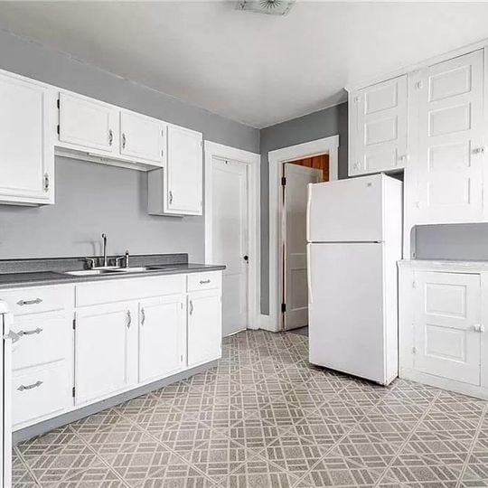 Building Photo - 328 Tennyson Ave