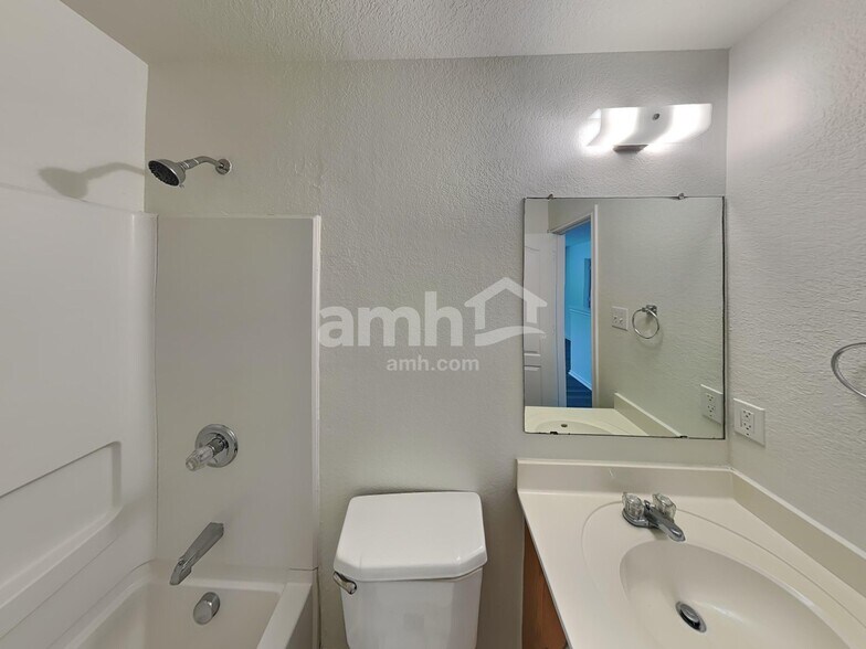 Building Photo - 629 Northhill Cir