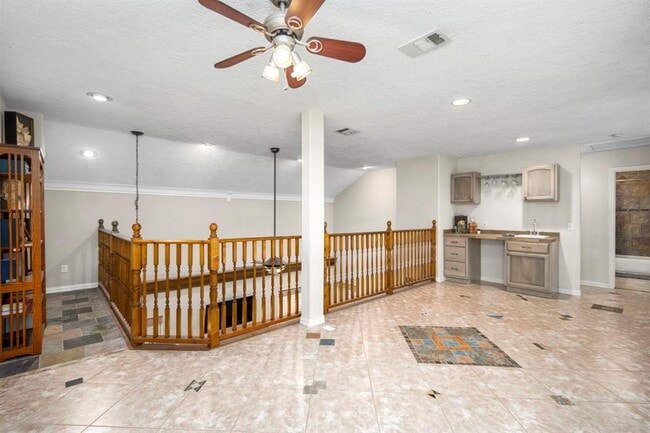 Building Photo - 2 Amber Fire Pl
