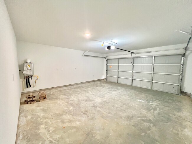 Building Photo - 3019 Mallorca Dr
