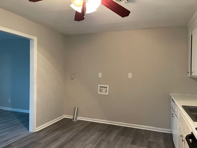 Building Photo - N Valor Drive 1633