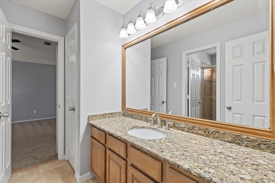 Building Photo - 892 Brentwood Dr