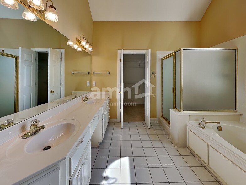 Building Photo - 4850 Duncans Lake Dr NE