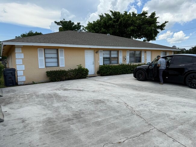Building Photo - 1370 Birkdale Dr