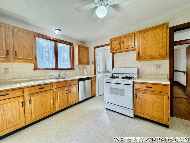 Building Photo - 137 Hillside Rd