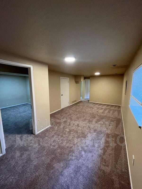 Building Photo - 4071 Sun Dr