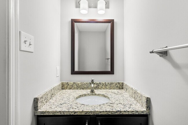 Building Photo - 4 Bedroom, 2.5 Bath Single Family Home in ...