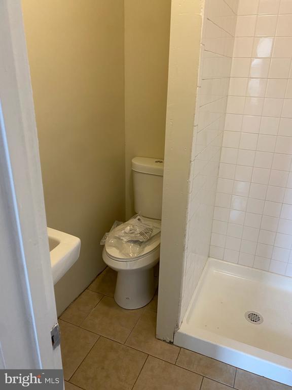 Building Photo - 4728 Chestnut St