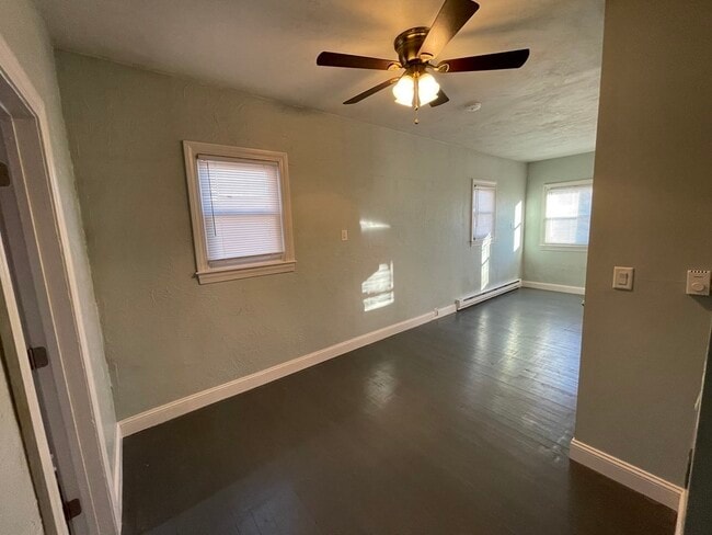 Building Photo - 14 Hartford Ave E