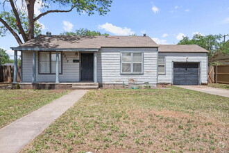 Building Photo - Cozy 3 Bed, 2 Bath with Backyard Deck