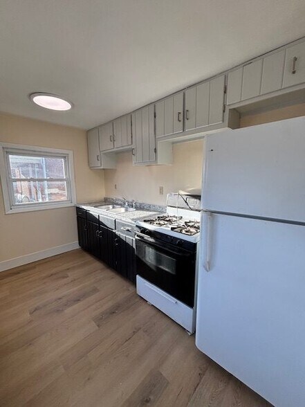 Kitchen - 187 N Fairview St