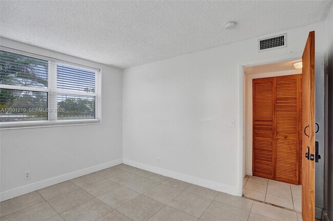 Building Photo - 3051 NW 46th Ave