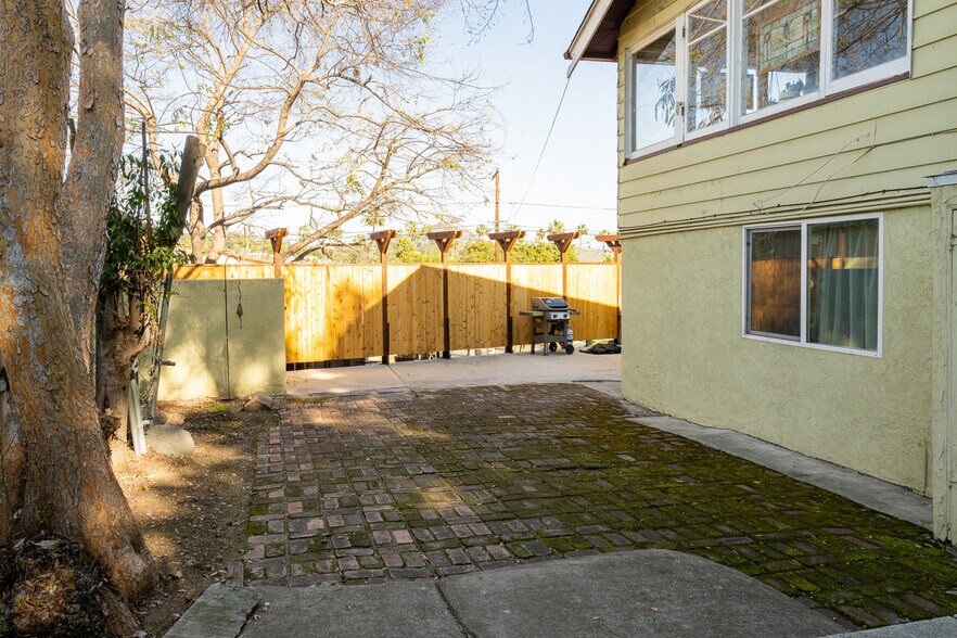 Building Photo - 4519 Acacia Ave