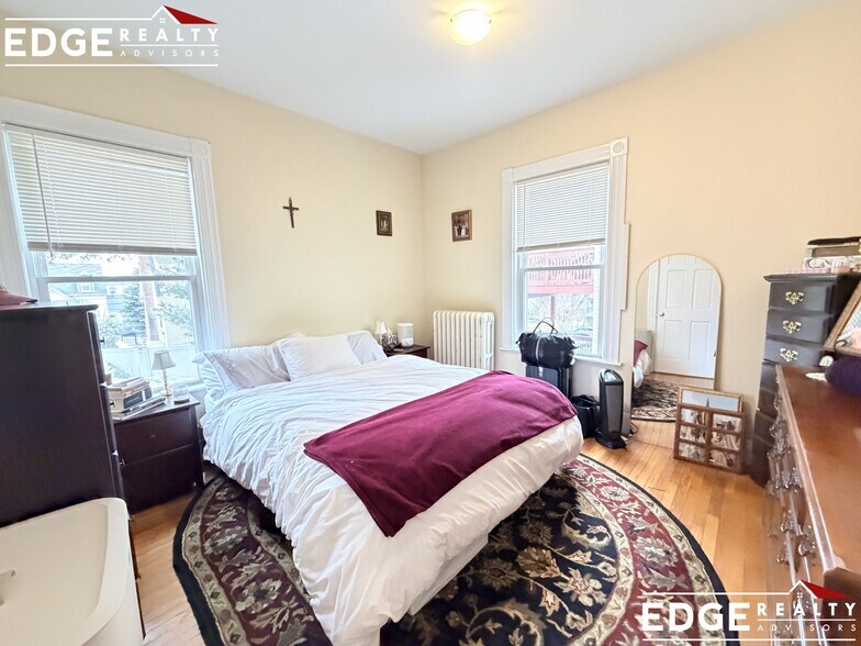 Building Photo - 61 Falkland St