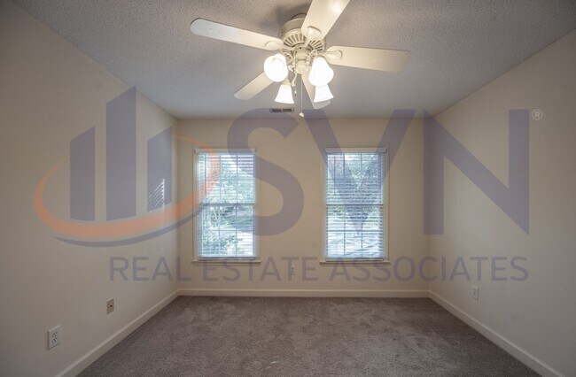 Building Photo - 15 Woodcliff Cir