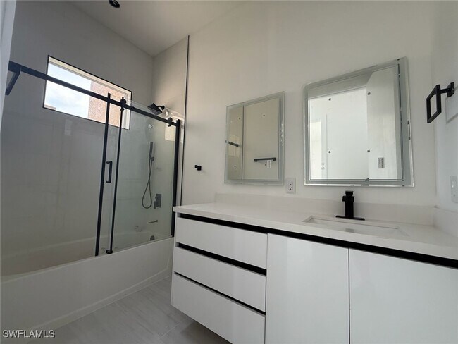 Building Photo - 1549 NW 26th Pl